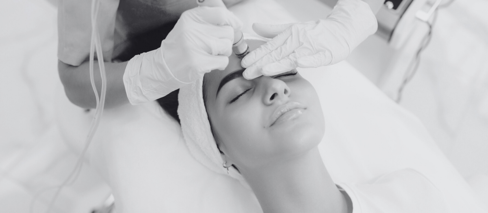 hydrafacial b&w